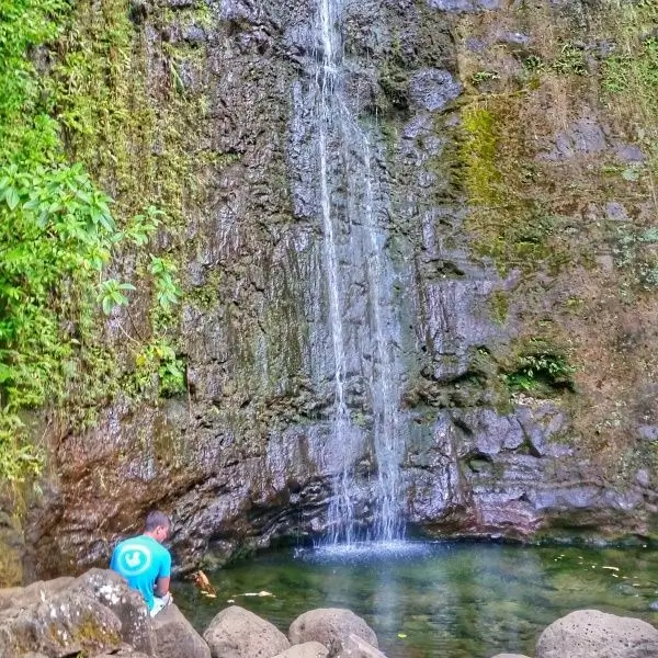 Hikes with waterfalls in oahu