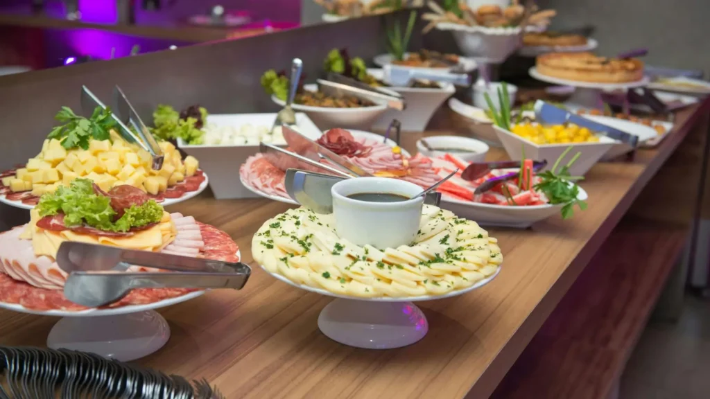 authentic-Hawaiian-buffet