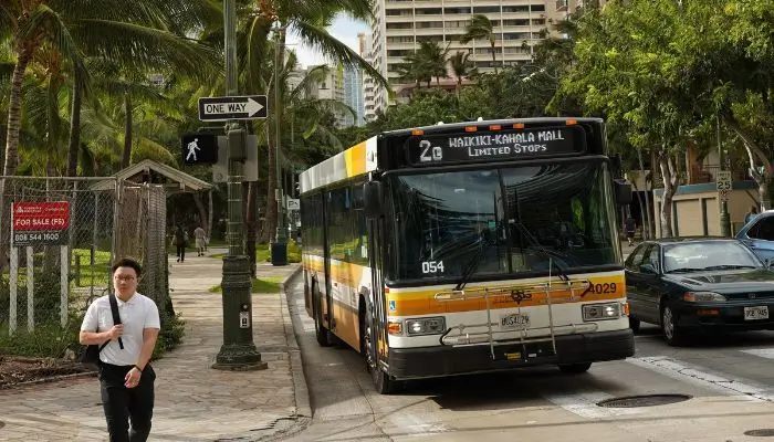 bus-from-honolulu-airport